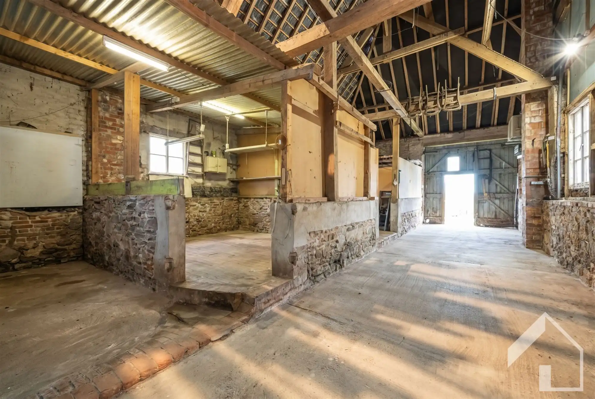 Unieke hoeve bestaande uit 2 individuele woningen en atelier foto 26