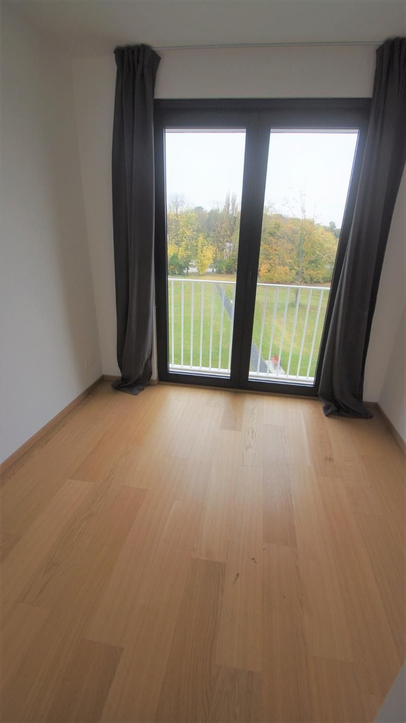Ruim en recent 2 slpks-app. met terras en autostaanplaats foto 6