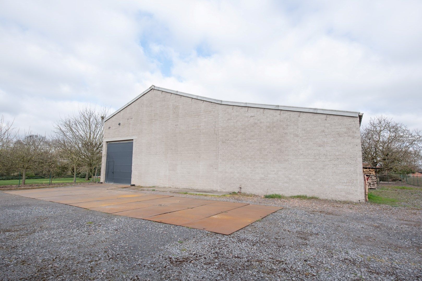 Magazijn ( 300m²) gelegen te Olsene foto 2