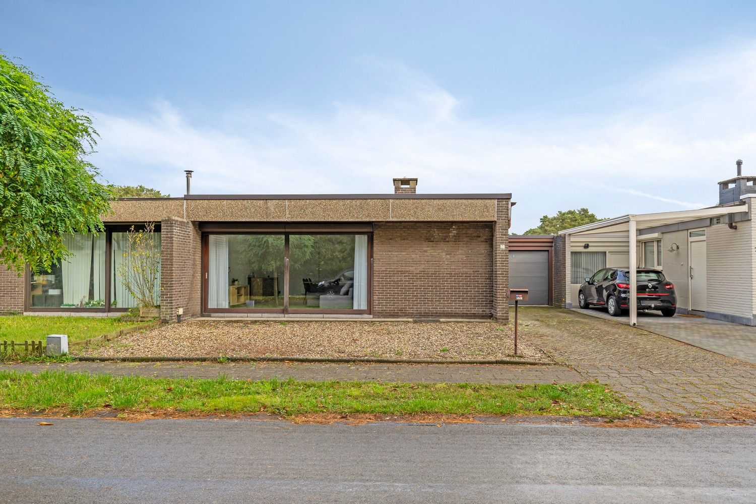 Hoofdfoto van de publicatie: Aangename bungalow, gunstig gelegen in mooie straat nabij het centrum van Lommel