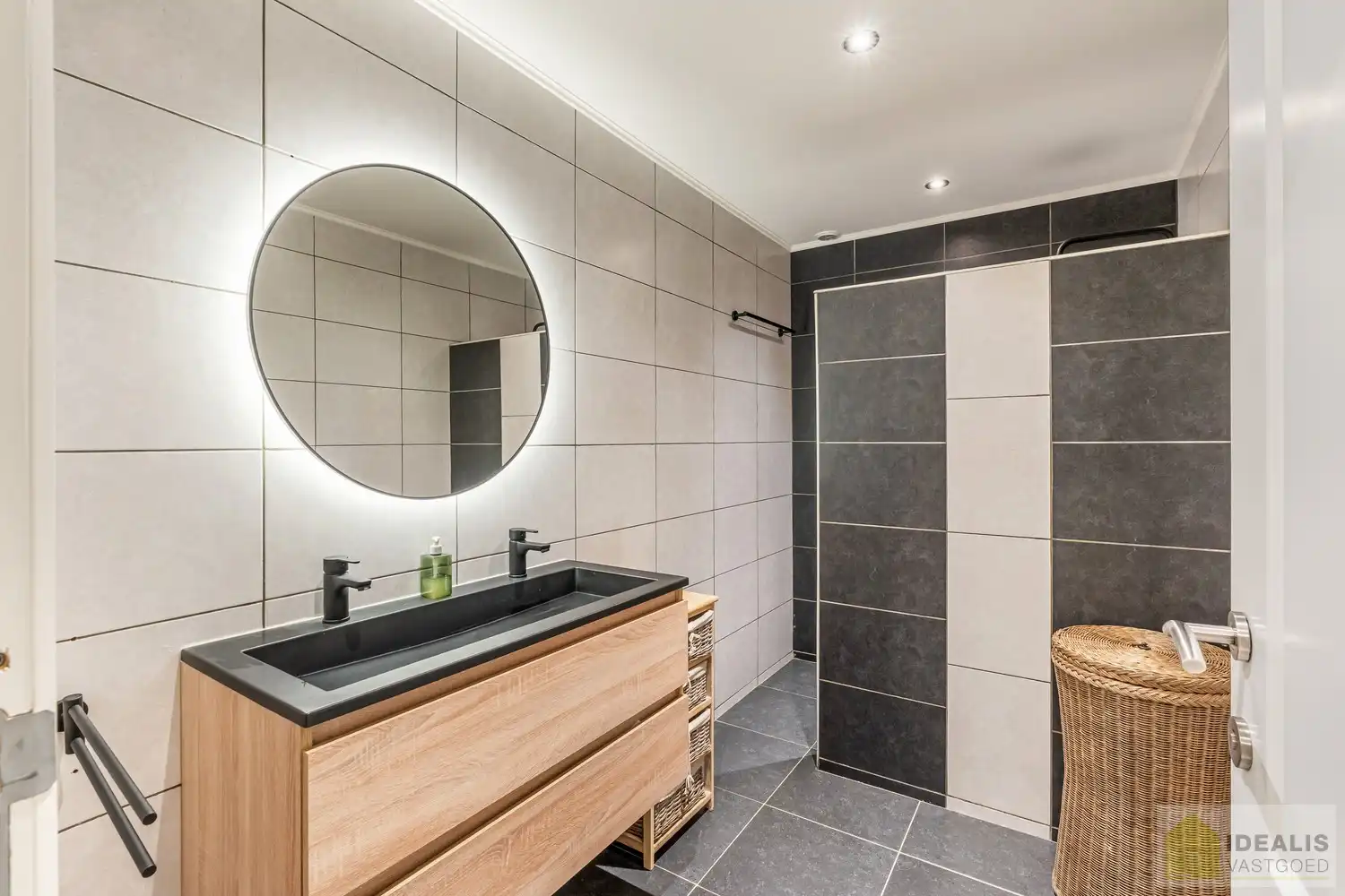 PERFECT ONDERHOUDEN GELIJKVLOERS APPARTEMENT MET MAAR LIEFST 3 SLAAPKAMERS VLAKBIJ HET BRUISENDSE CENTRUM VAN HEUSDEN-ZOLDER foto 18