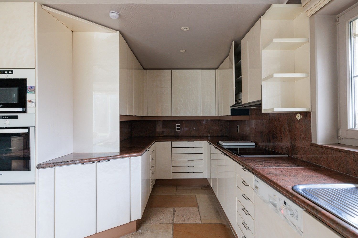 Riante villa op ruim perceel van ca. 3.928m2 foto 11