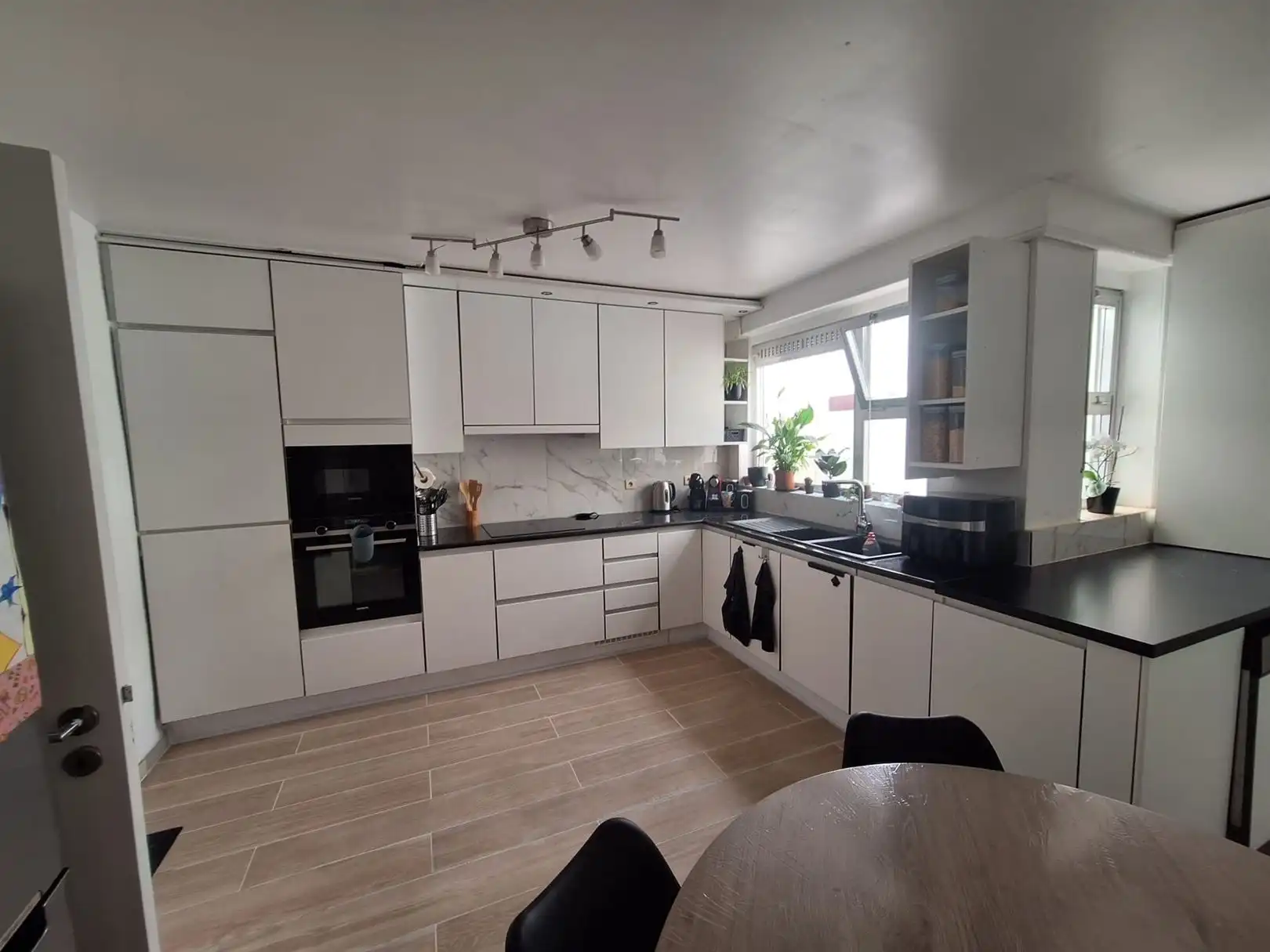 Goed onderhouden opbrengstwoning met 4 slaapkamers terras en berging foto 8