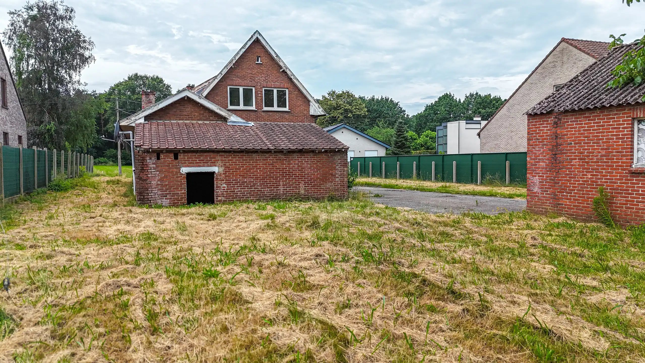 Te renoveren woning op groot perceel te Heusden-Zolder! foto 33