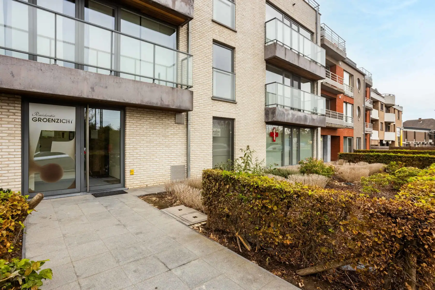 Te koop: commercieel gelijkvloers station Denderleeuw foto 3