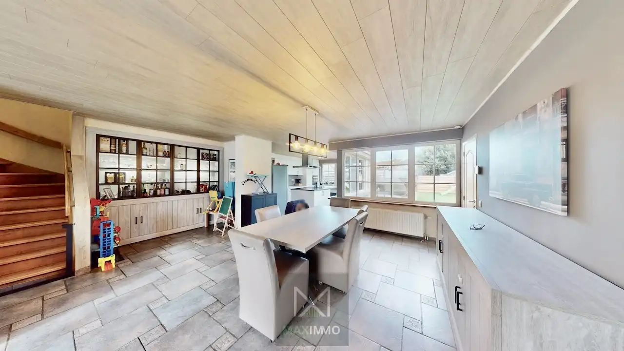 Instapklare gezinswoning met tuin en grote garage in Aalbeke foto 4