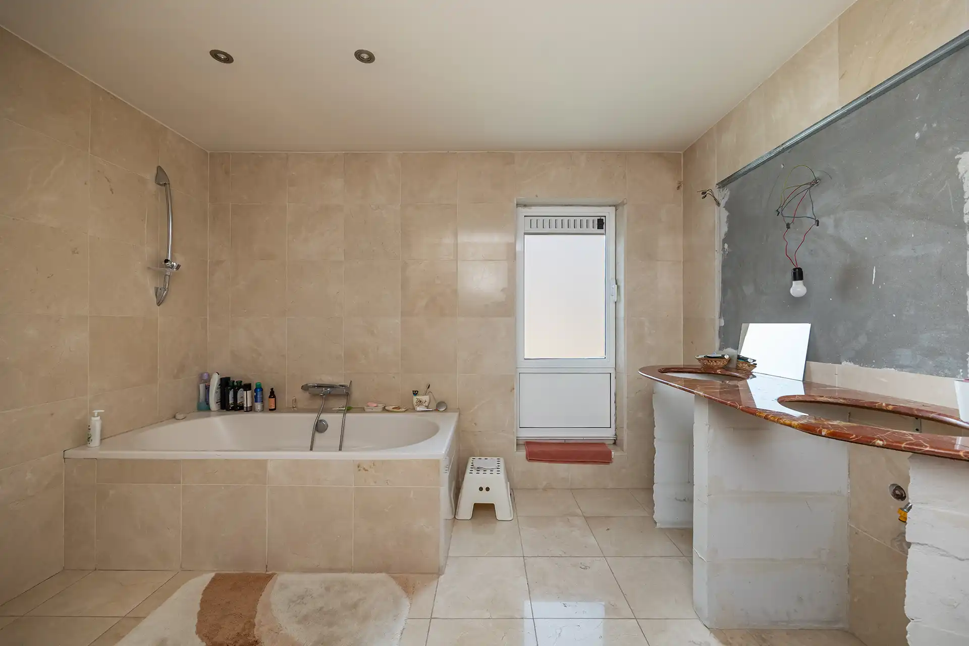 Ruime villa met 4 slpk's en 3 badkamers op toplocatie foto 16