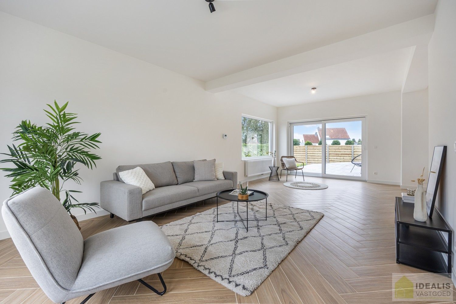 IDEALIS VASTGOED – Schitterend volledig vernieuwde woning met een heerlijke open leefruimte, luxe keuken, 3 ruime slaapkamers, een ruime luxueuze badkamer én een ruime wasplaats! Dit heerlijke huis bevindt zich op een volledig nieuw aangelegd perceel van 7a 88ca vlakbij het centrum van Hamont-Achel, op slechts enkele minuten van de Nederlandse grens - EEN MUST VISIT! - foto 8