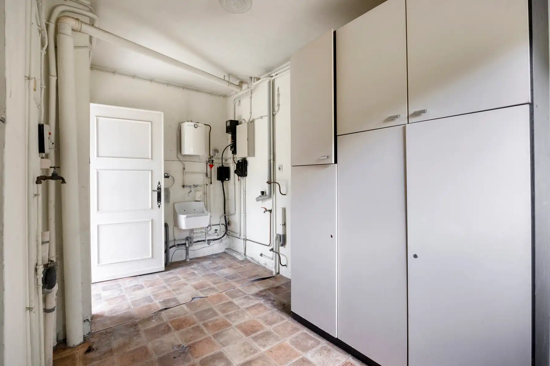 Open bebouwing met aangename tuin op strategische locatie foto 20