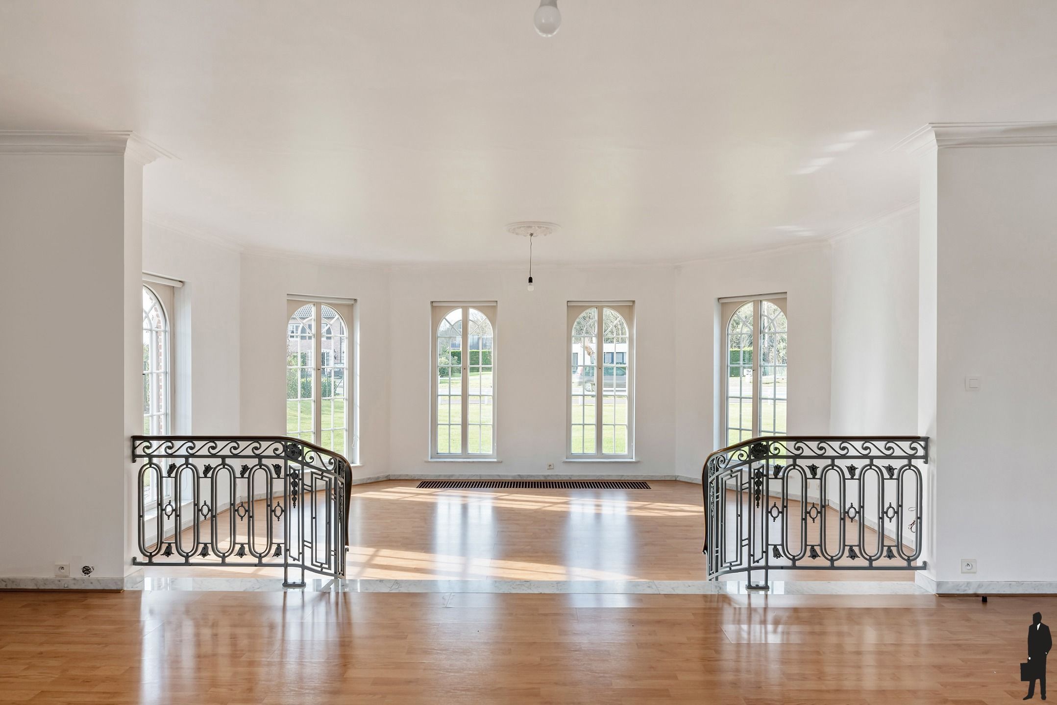 Riante villa met 4 slpk. op perceel van 2.543m²  foto 2