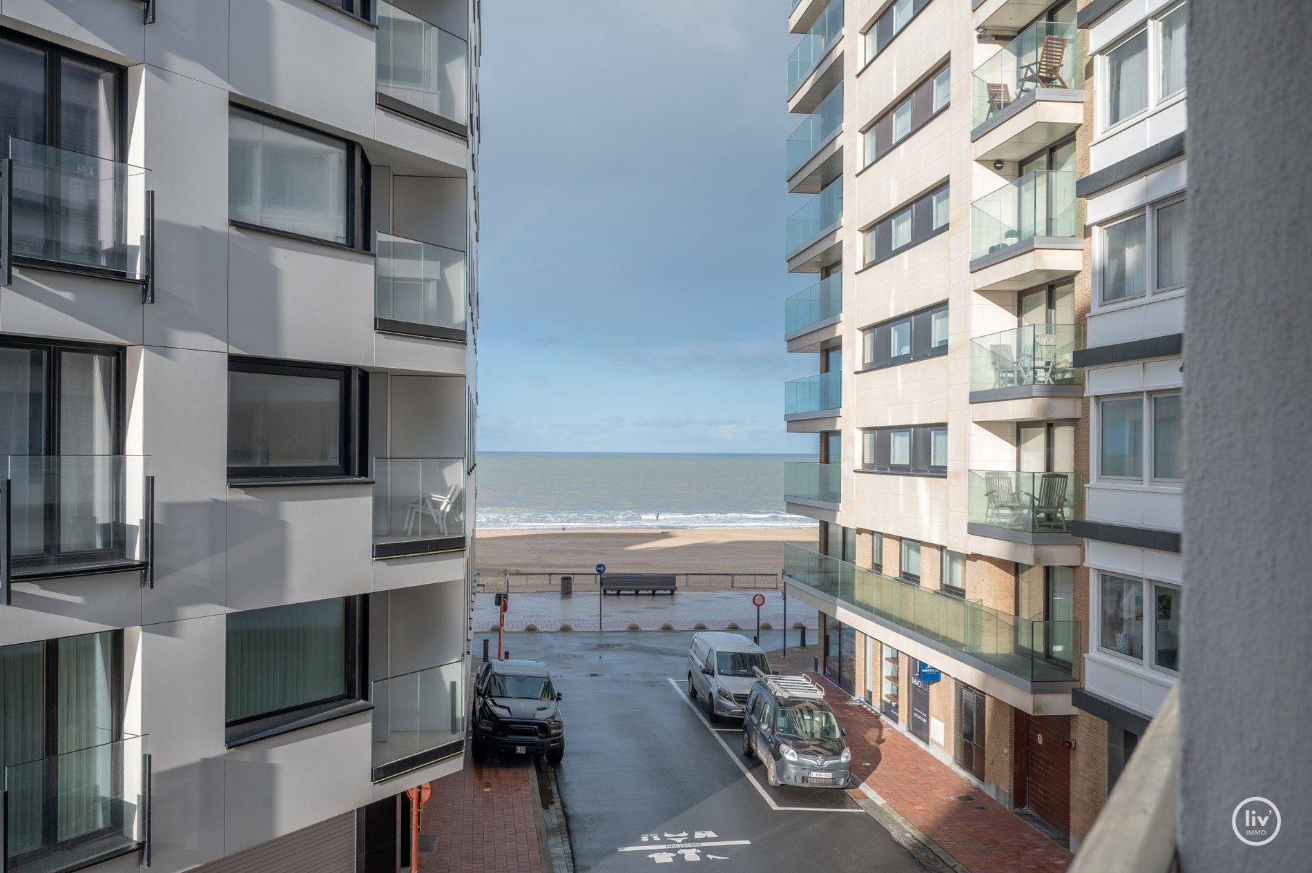 Gerenoveerd 2 slaapkamer appartement met een prachtig zeezicht gelegen nabij het Driehoeksplein te Knokke.  foto 2