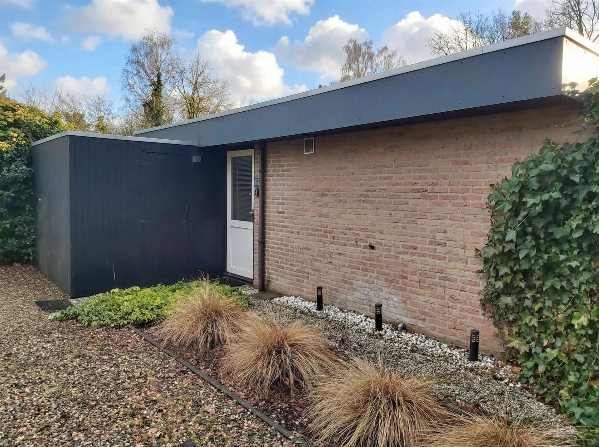 Instapklare gelijkvloerse vakantiewoning met twee slaapkamers, moderne keuken en een volledig afgesloten perceel op vakantiedomein Sonnevijver! foto 2