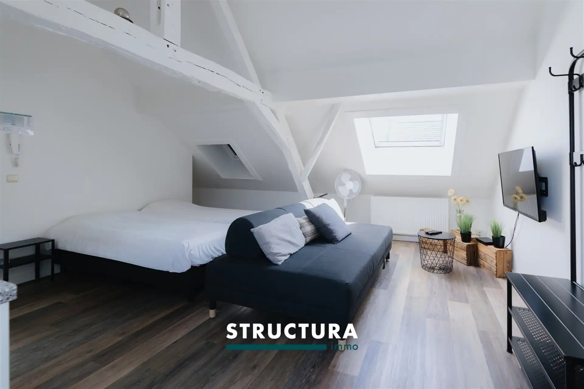 Bemeubelde studio op centrale ligging foto 3