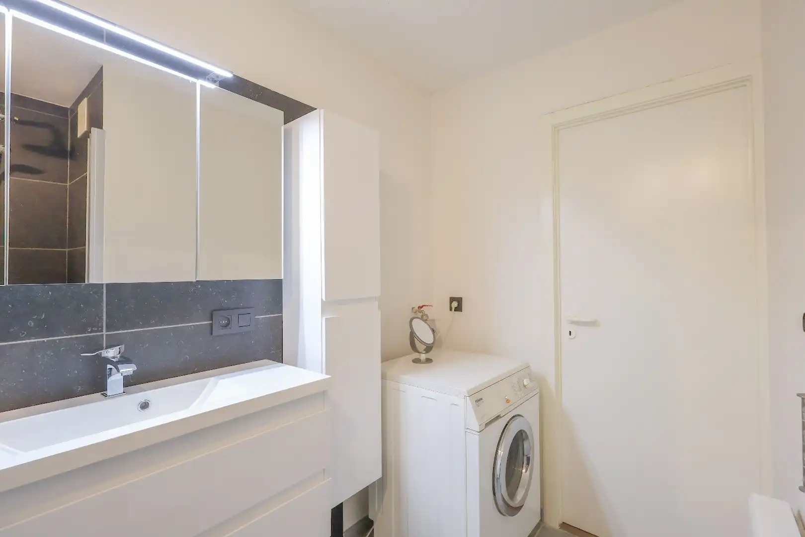 Appartement met 2 slaapkamers & frontaal zeezicht te huur op jaarbasis! foto 10