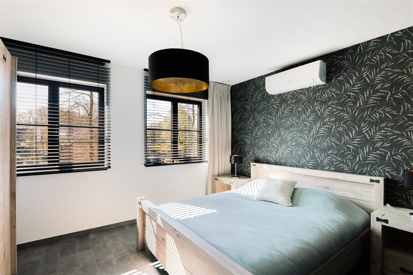 Eigentijdse luxe half open woning in een rustige setting foto 27