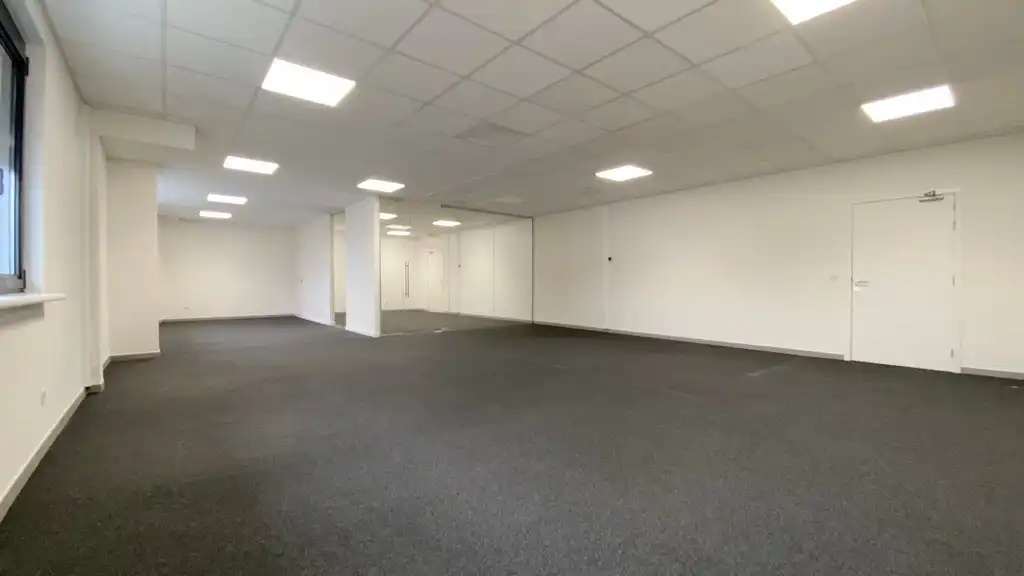 Kantoor te huur in Dionysius KMO-center vlakbij E40 in Gent foto 3