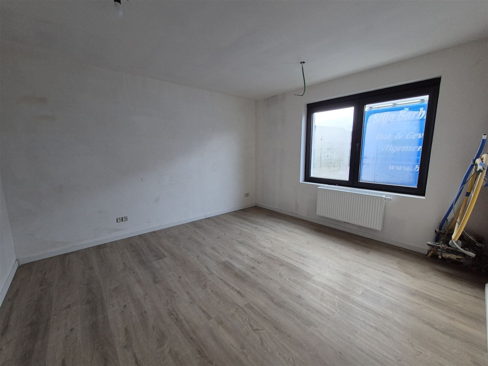 Volledig gerenoveerde, rustig gelegen woning met 4 slaapkamers. foto 5