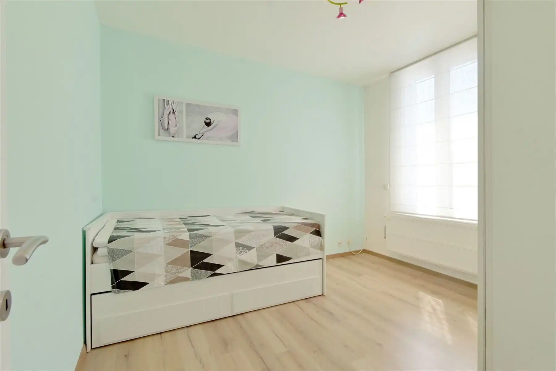 Gerenoveerde woning met 4 slpk's en gezellige zuid-tuin! foto 14