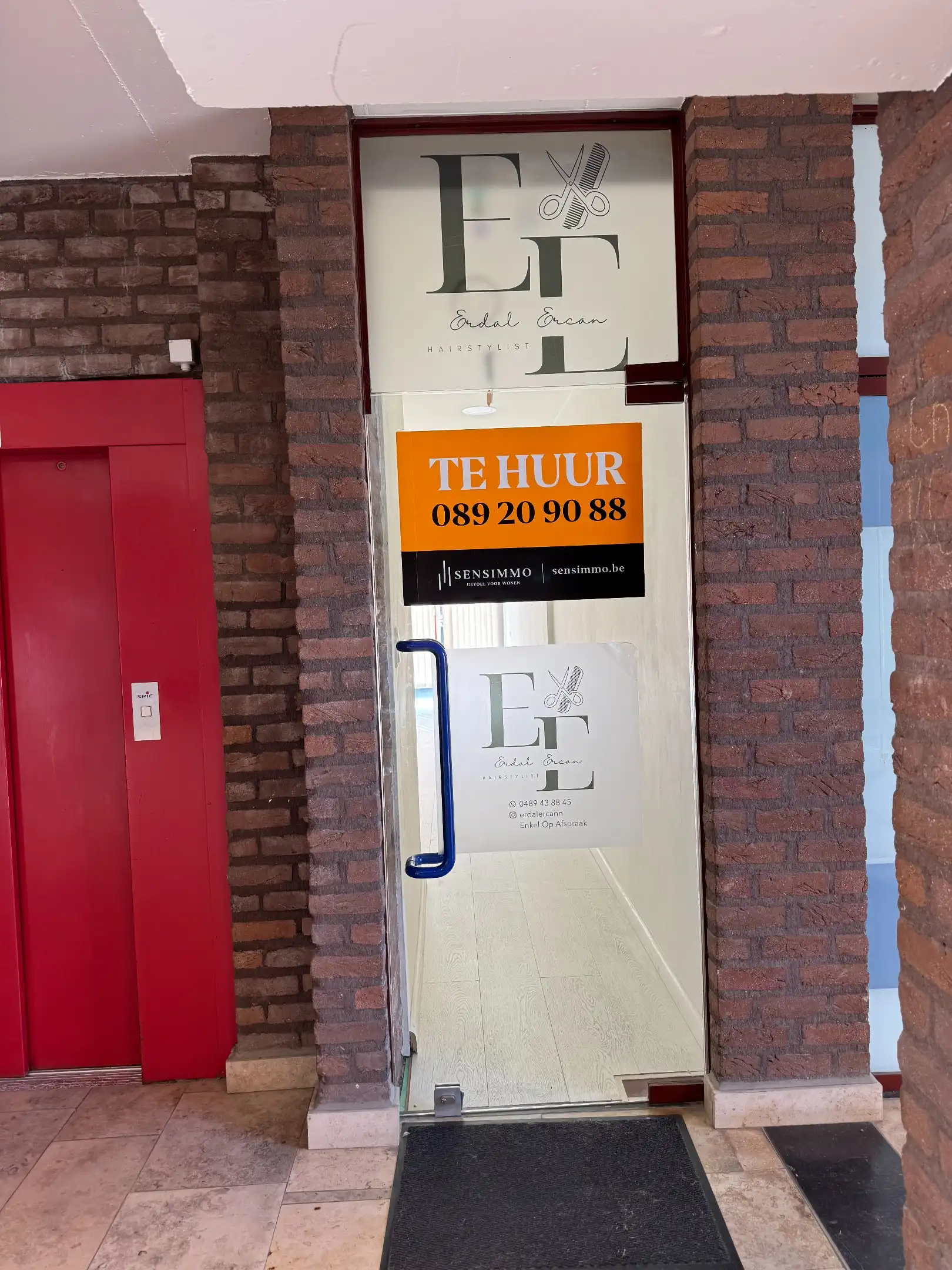 Handelsruimte in het hartje van Genk foto 2