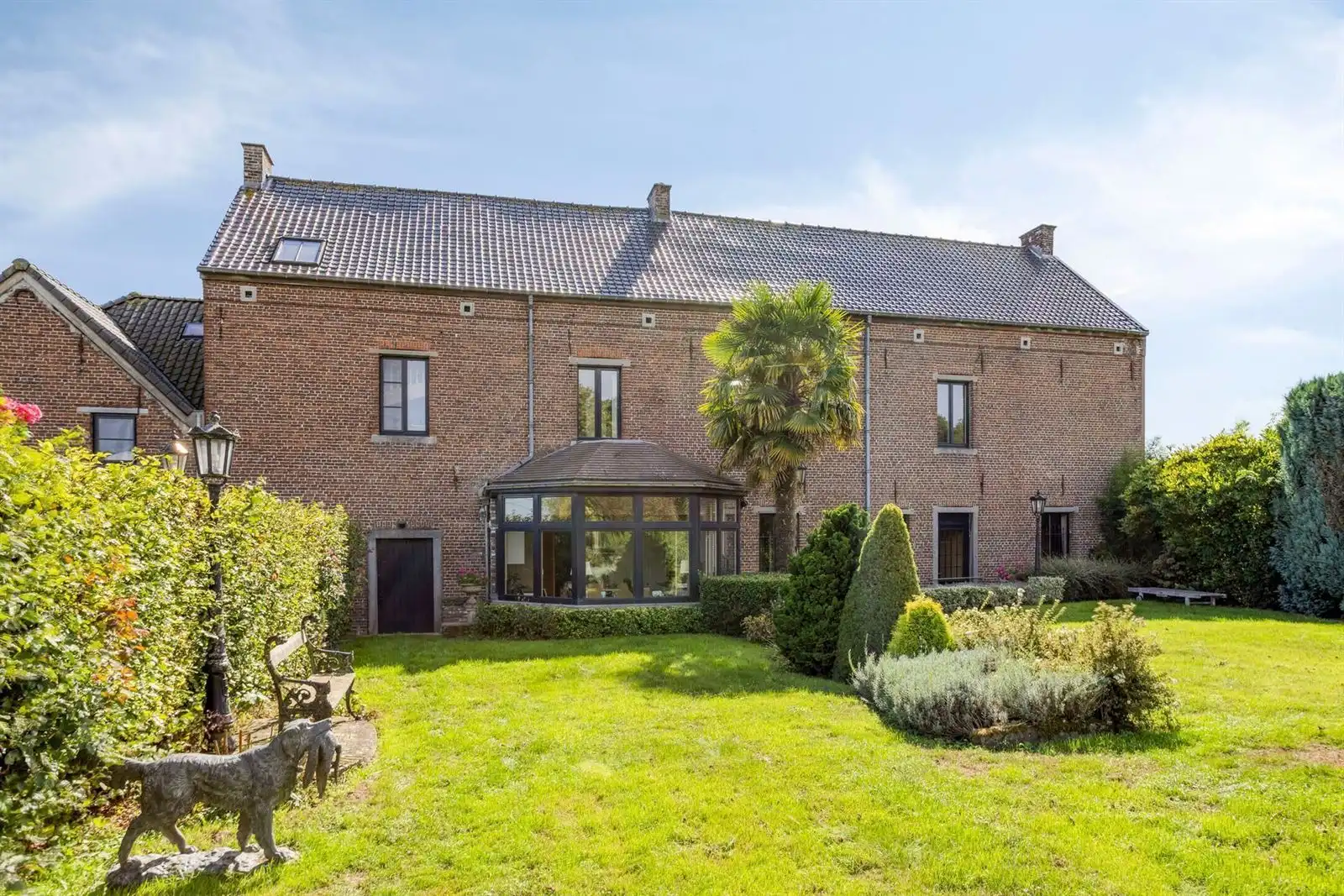 Karaktervolle hoeve met 11 slaapkamers en prachtige binnenkoer foto 3