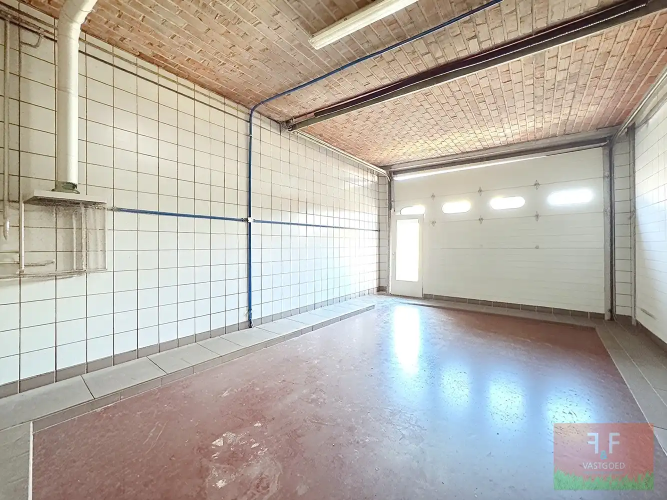 Open bebouwing met 6 slaapkamers, 3 badkamers, inpandige garage en ruime tuin foto 14