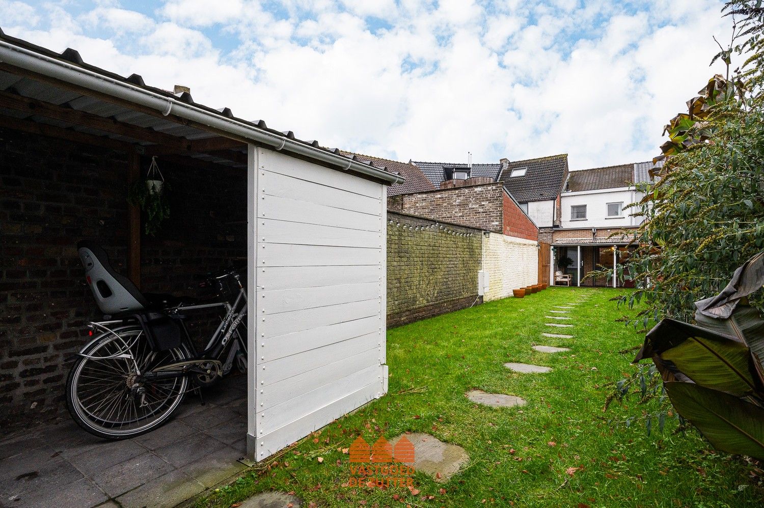 Gerenoveerde woning met gezellige tuin en parkeerplaats foto 22