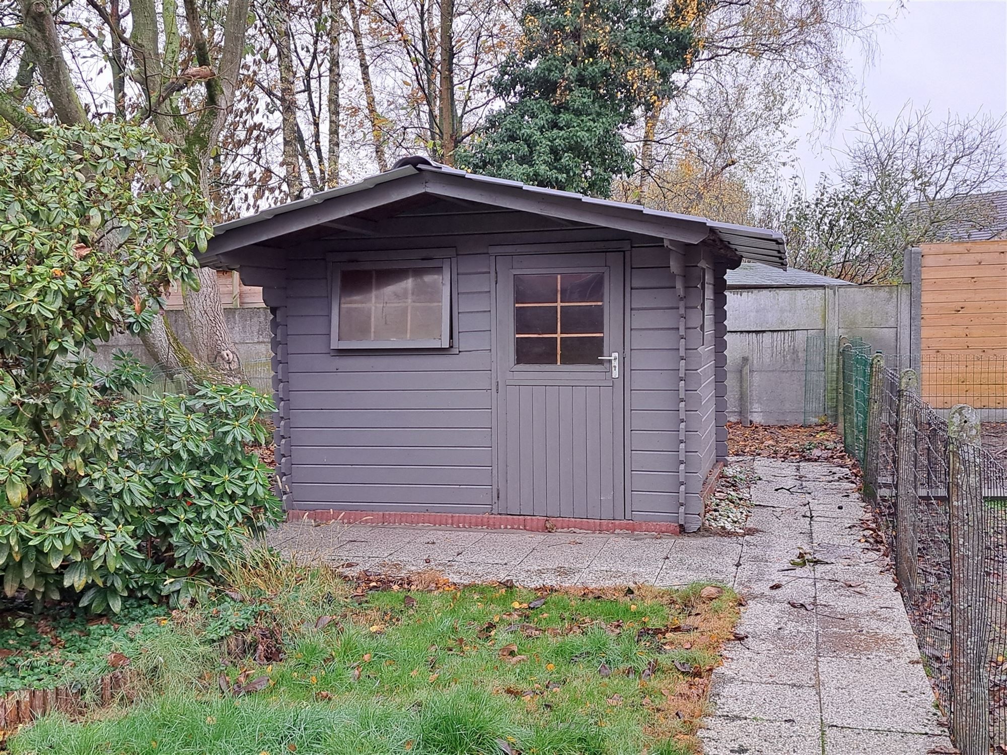 Gerenoveerde woning met 2 slaapkamers en dressing/bureel. Mooie tuin met tuinhuis. Instapklaar. foto 7