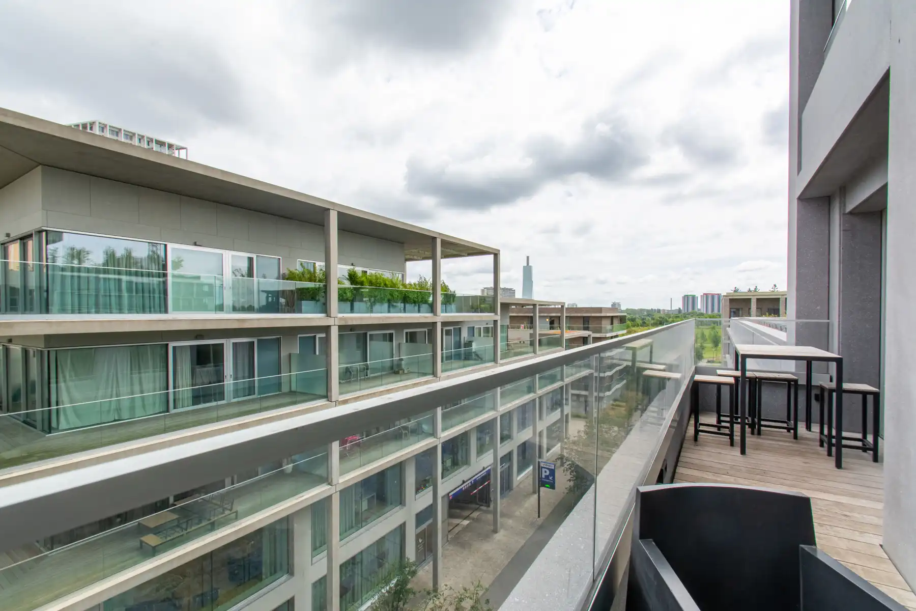 Gezellig gemeubeld 2-slaapkamer appartement met groot terras foto 9