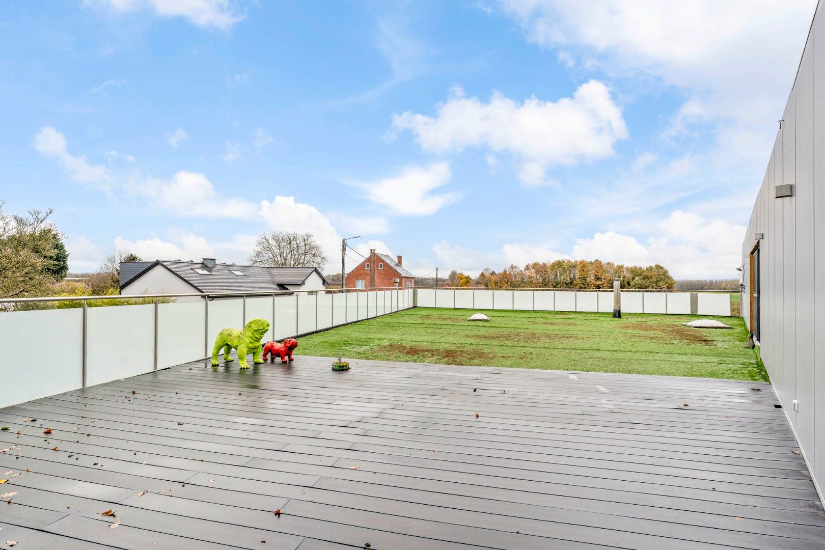 Bedrijfsgebouw met kantoren, magazijnen en woonst - groot 2580 m² foto 28