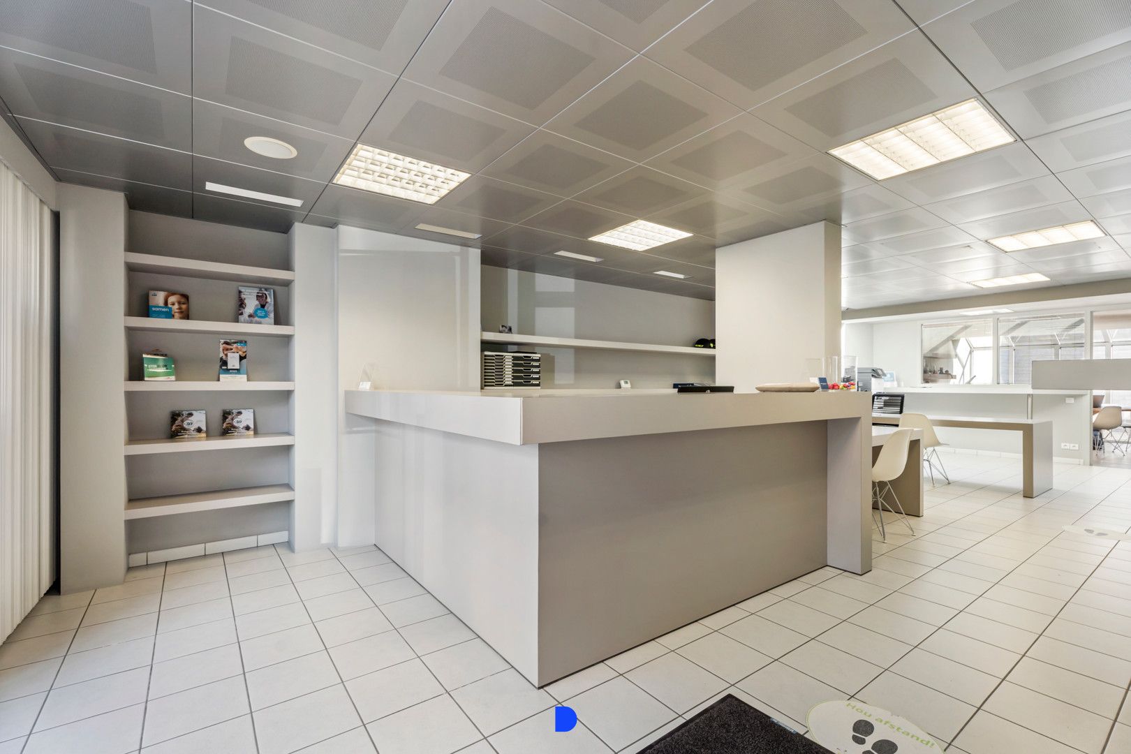 Instapklare kantoorruimte met appartement centrum Meulebeke foto 5