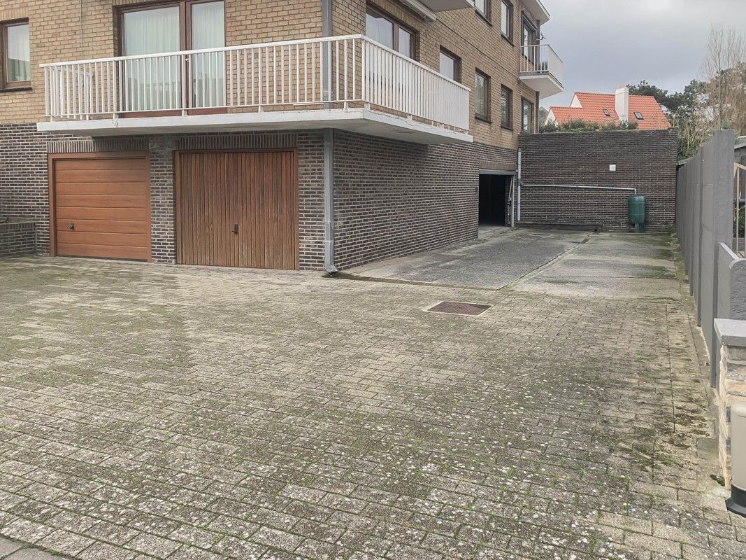 Appartement te koop met twee slaapkamers + garage foto 11