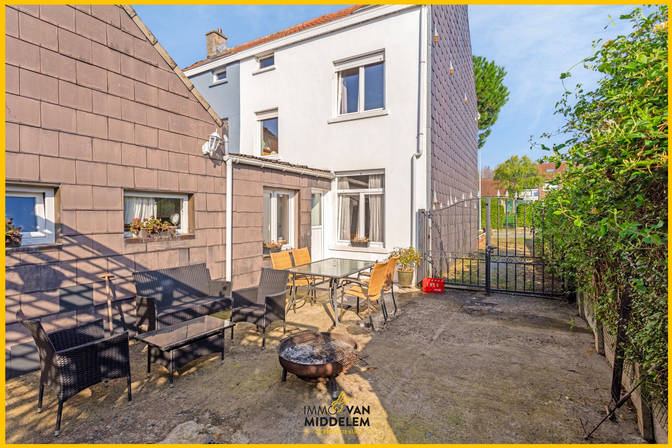 RUSTIG GELEGEN 3-GEVEL MET 4 KAMERS, TERRAS EN TUIN foto 3