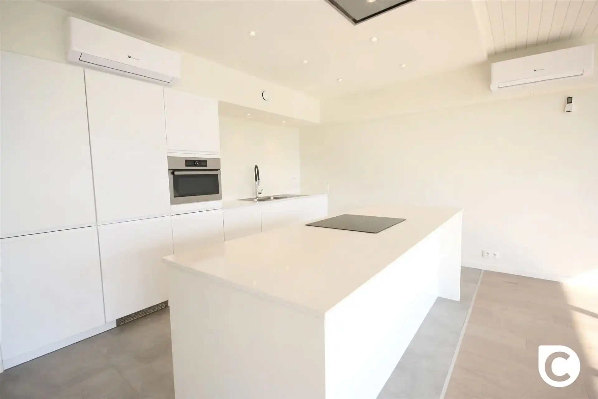 Prachtig gerenoveerd 2 slaapkamer appartement foto 4