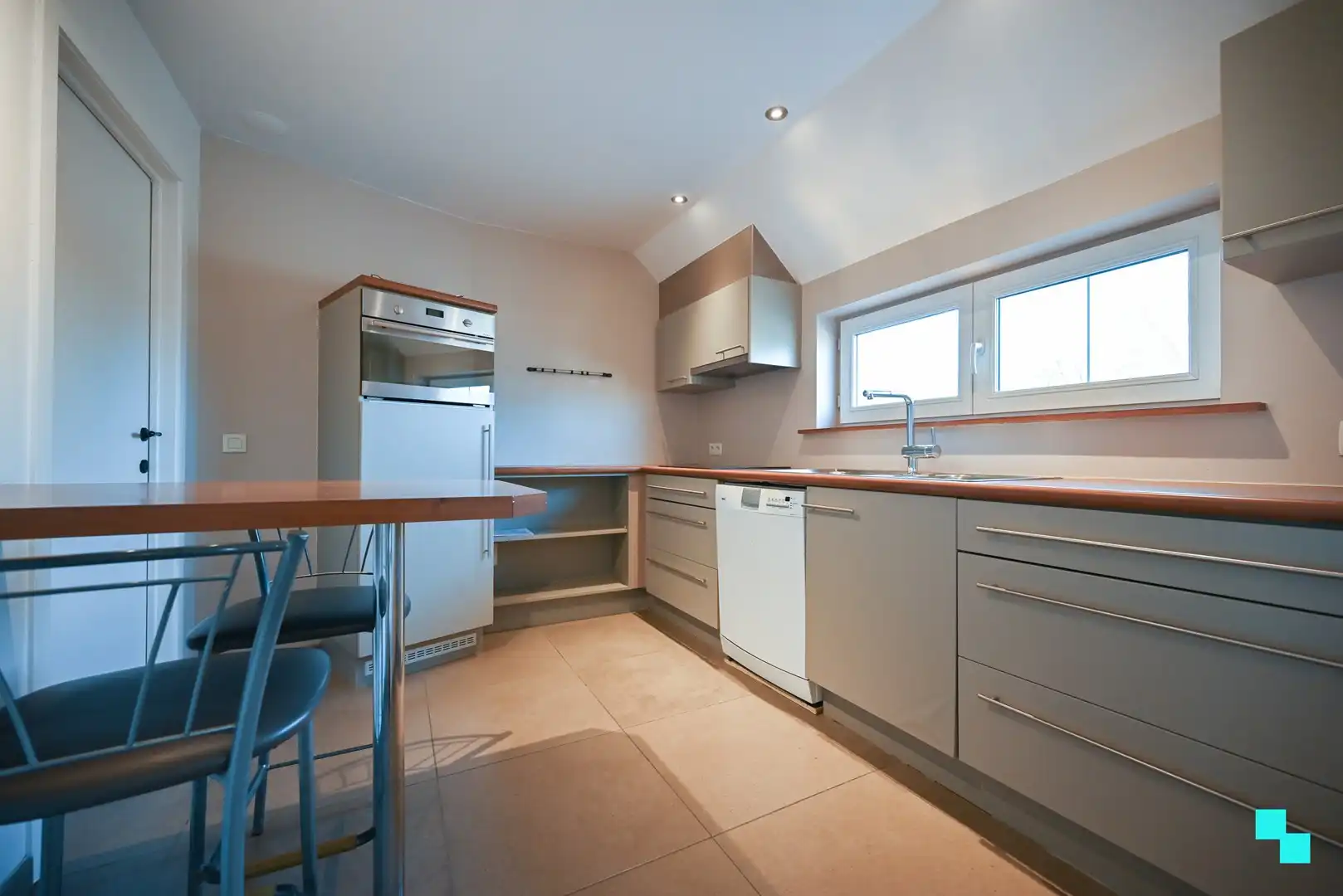 Duplexappartement te Sint-Eloois-Winkel met 2 slaapkamers foto 9