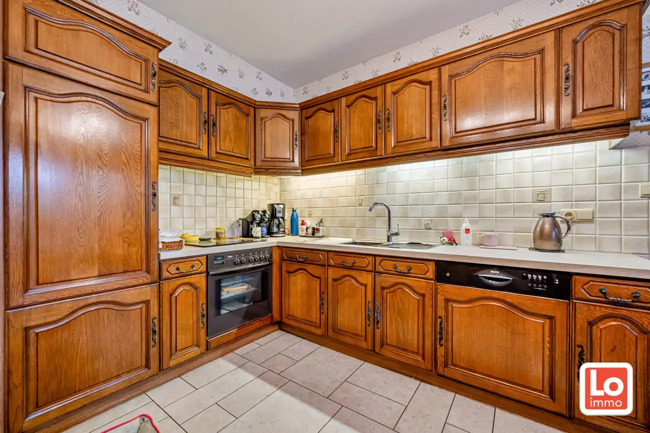 VERKOCHT! Instapklare open woning met inpandige garage op een rustige en residentiële ligging in Sint-Amandsberg, vlakbij Gent! foto 7