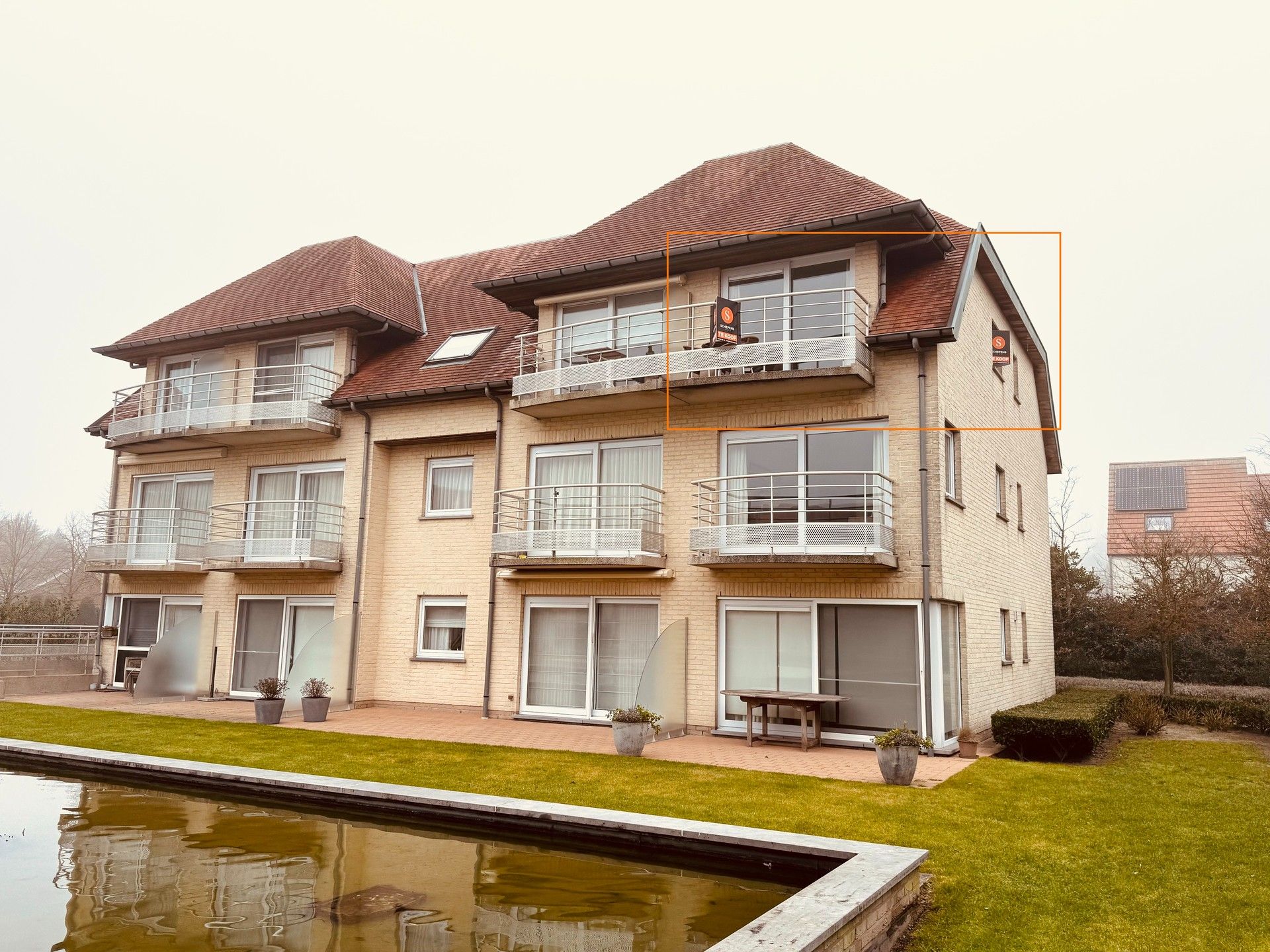 Hoofdfoto van de publicatie: Heel verzorgd zongericht appartement te koop met twee slaapkamers  te De Haan.