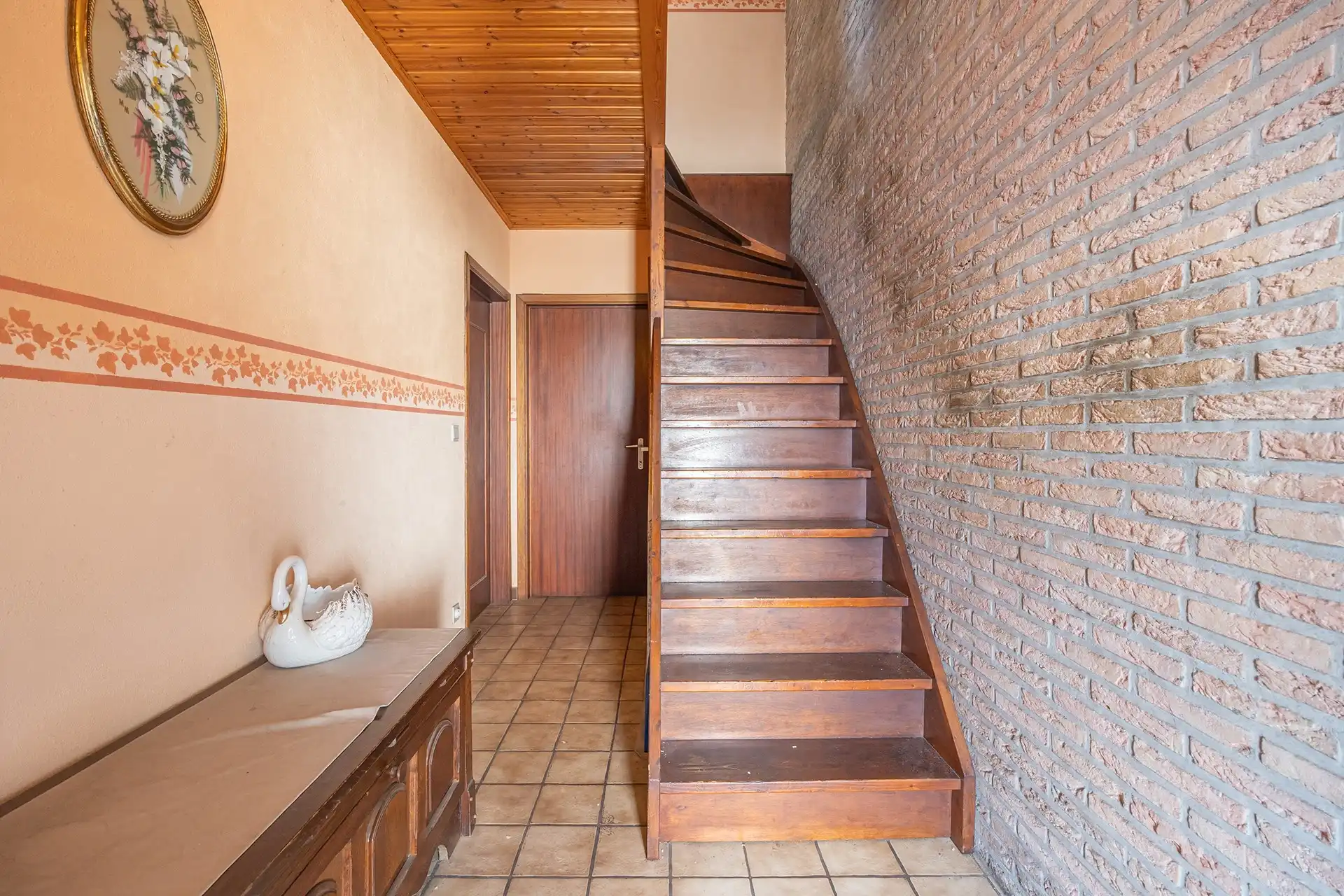 Op te frissen bel-étage woning met 3 slaapkamers en grote garage & tuin foto 14