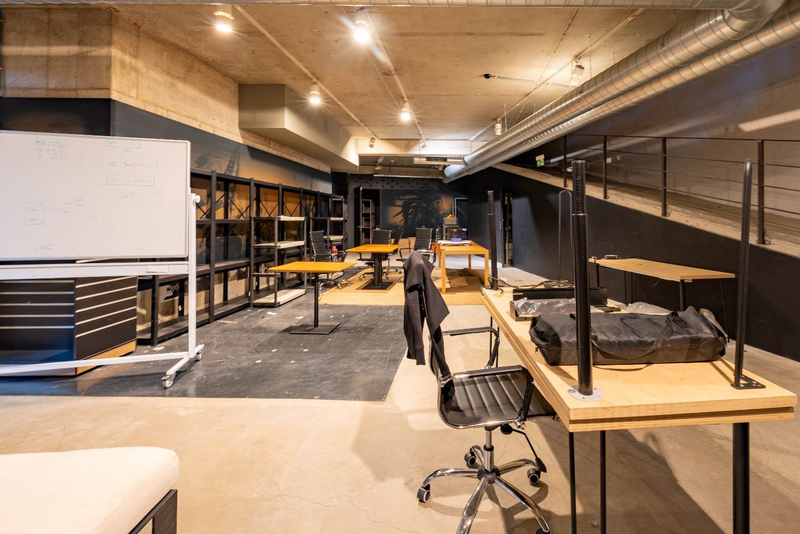 Ruim zichtbaar hoekpand in de Kloosterstraat foto 9