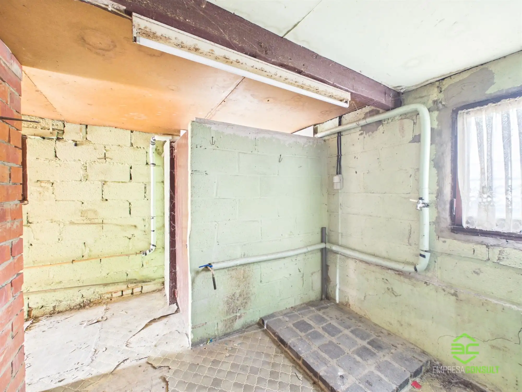 Te renoveren rustig gelegen woning op 20a 8ca! foto 15