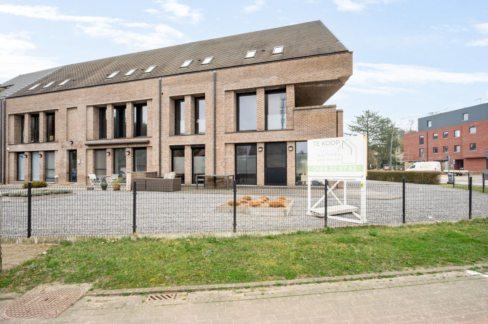 Centraal gelegen gelijkvloers appartement met terras en ondergrondse staanplaats in Herselt foto 2