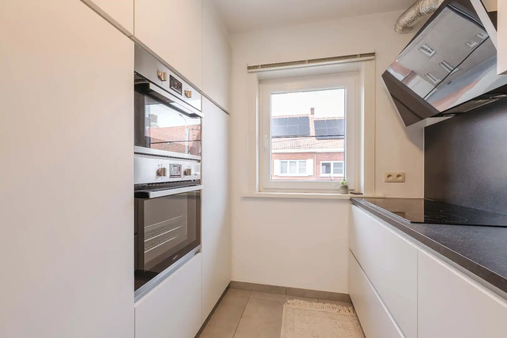 INSTAPKLAAR APPARTEMENT (84 m² | RENOVATIE 2020) MET 2 SLPKS EN GARAGE  foto 5