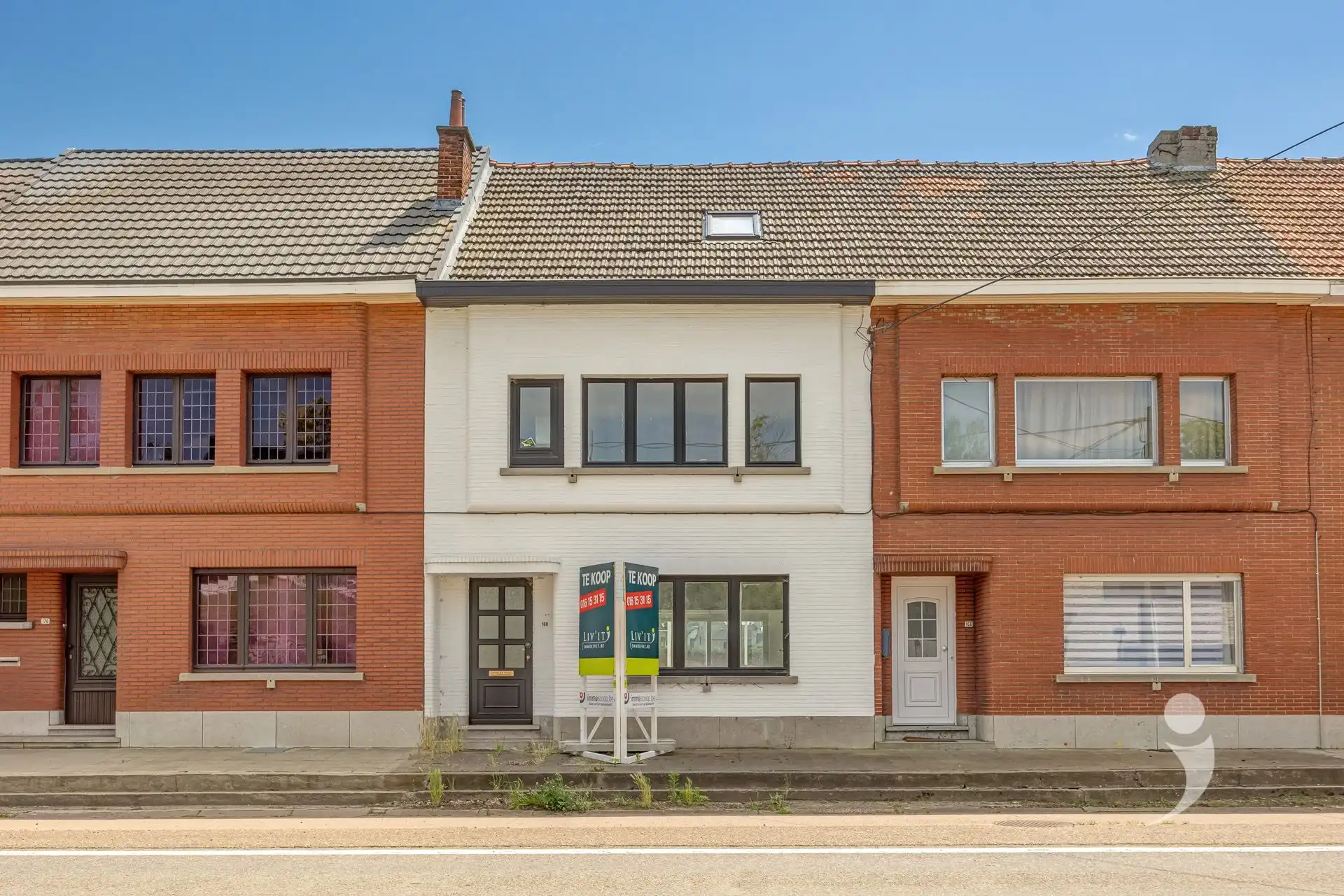 Karaktervolle, volledig gerenoveerde woning met 4 slaapkamers, 2 badkamers en zonnige tuin! foto {{pictureIndex}}