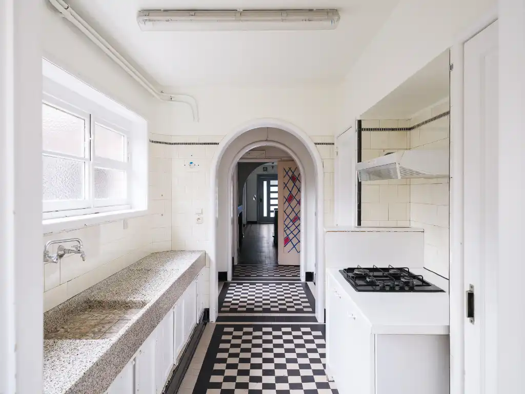 Uitzonderlijk aanbod aan het Miljoenenkwartier - Bijzonder karaktervolle, op te frissen, art-déco woning met fenomenale stadstuin nabij het Paul De Smet de Naeyerpark. foto 8