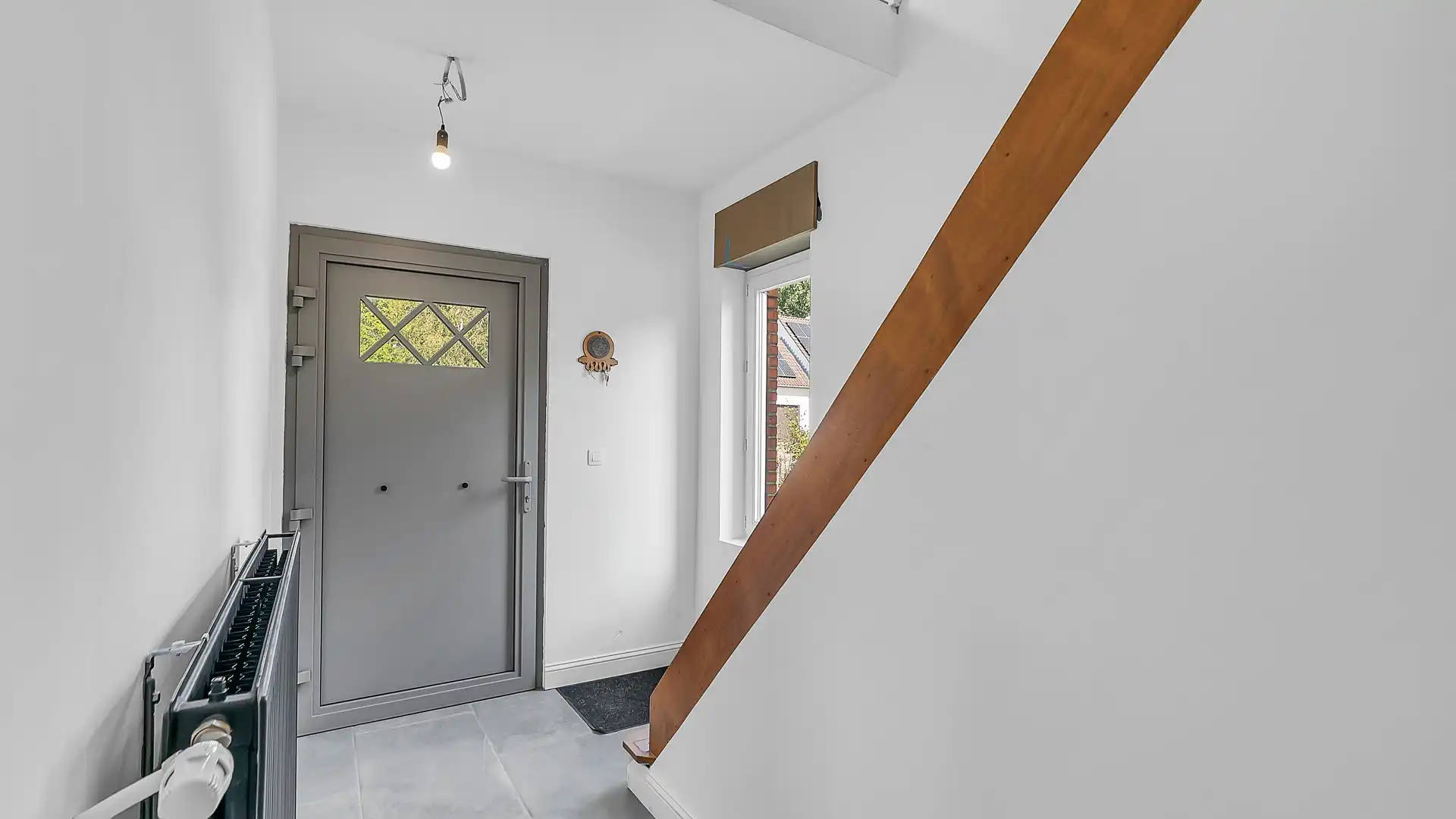 Rustig gelegen energiezuinige woning met 3 slaapkamers op een perceel van 6a foto 3