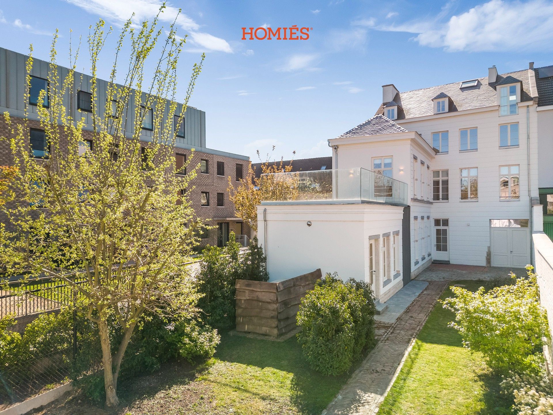 High-end gelijkvloers appartement met tuin, in historisch pand foto 12