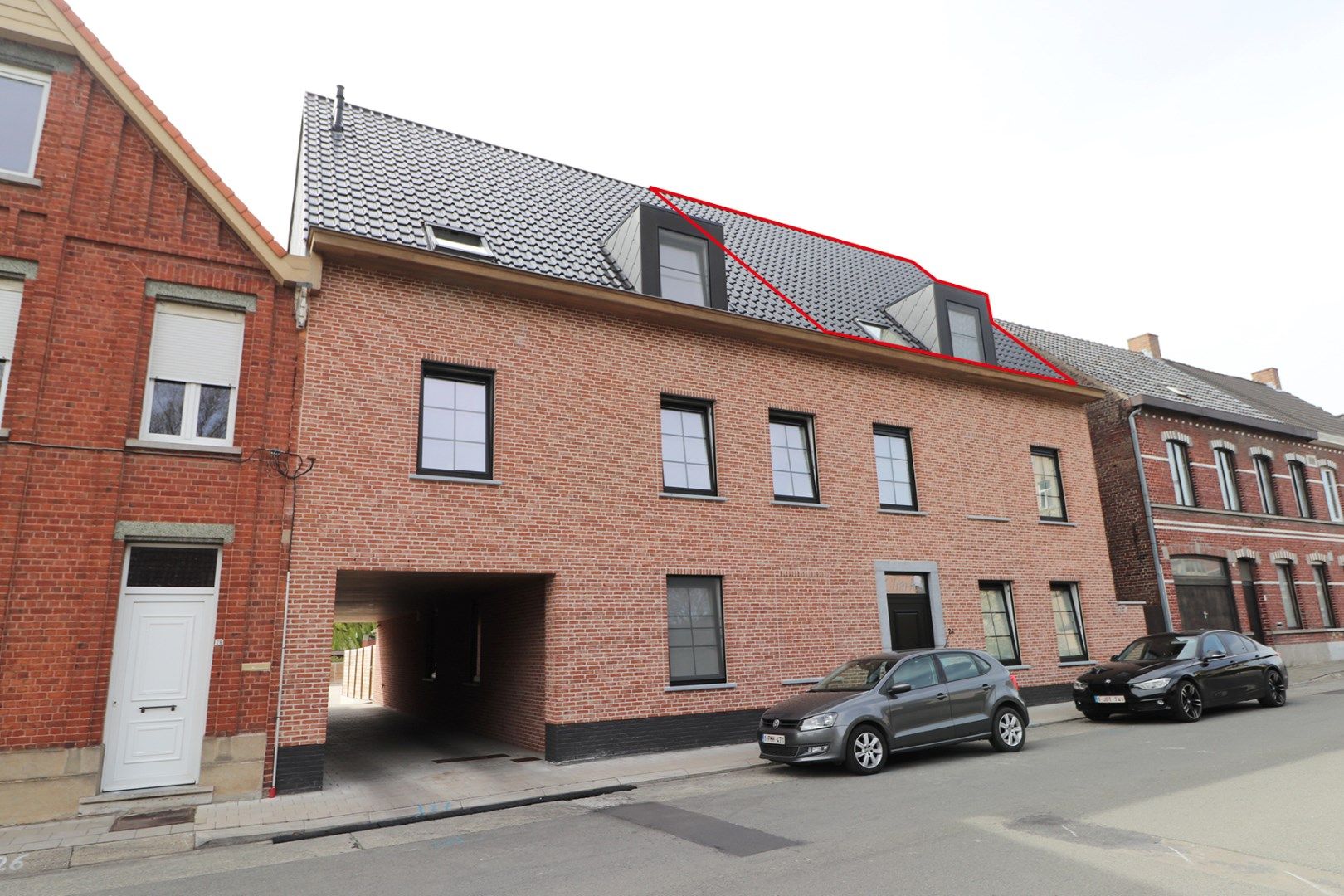 Recent appartement met garage foto {{pictureIndex}}