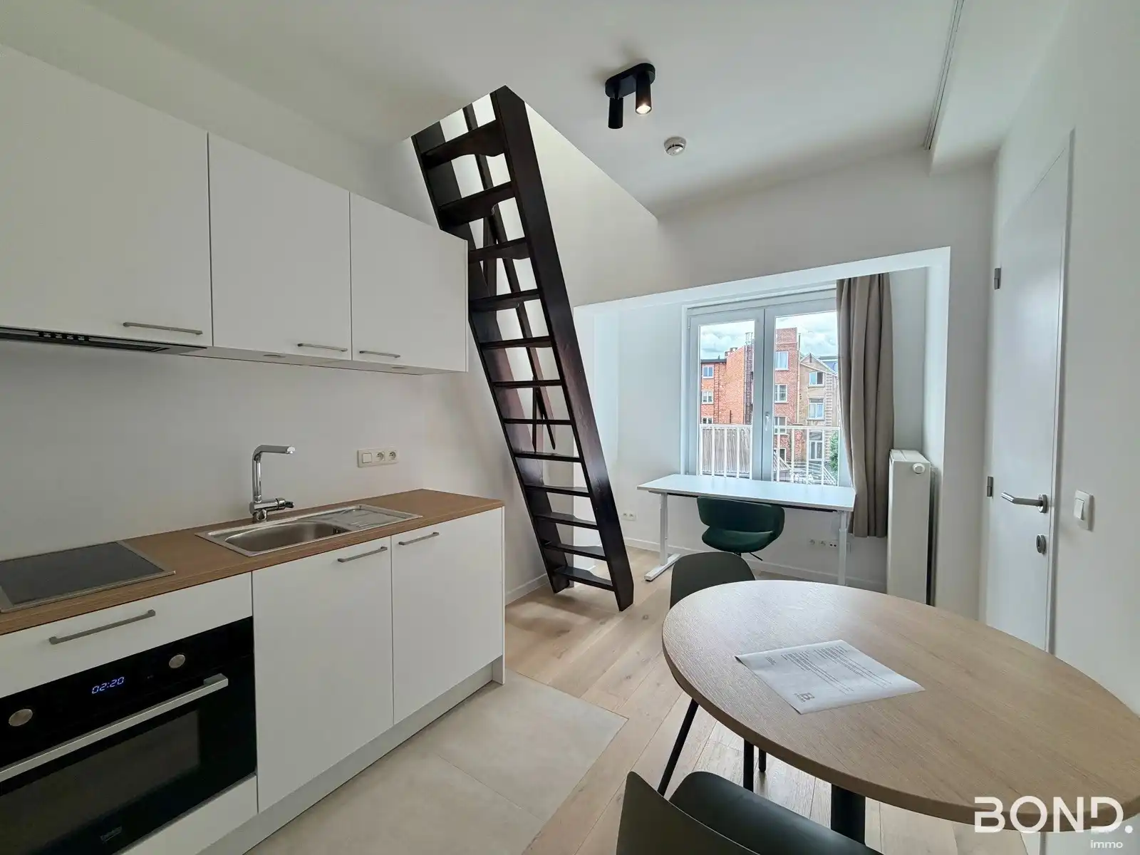 Lichtrijke studentenkamer met eigen badkamer op toplocatie foto 7