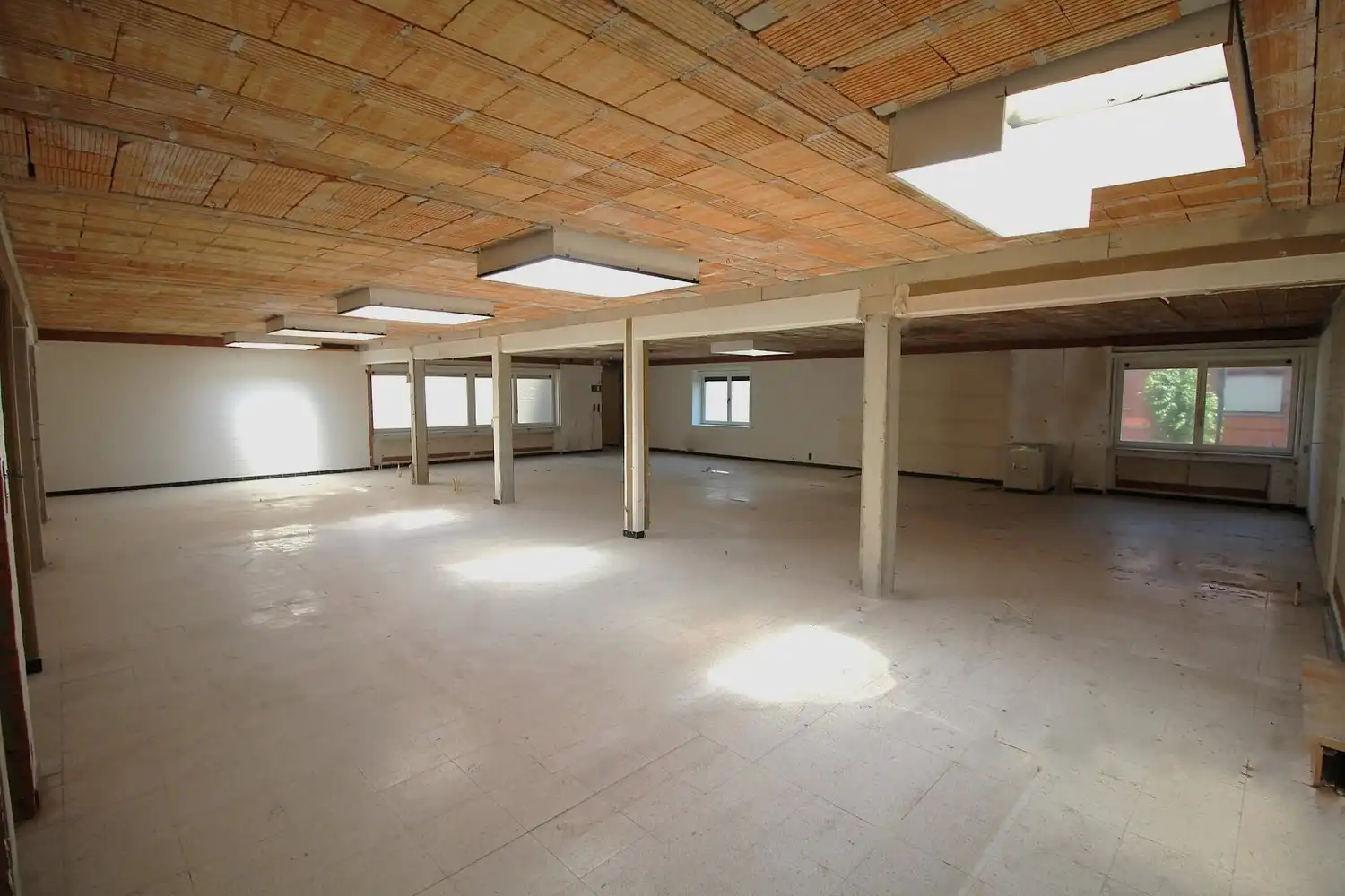 te huur Maldegem – opsplitsbare kantoorruimte van ca.200m² foto 3