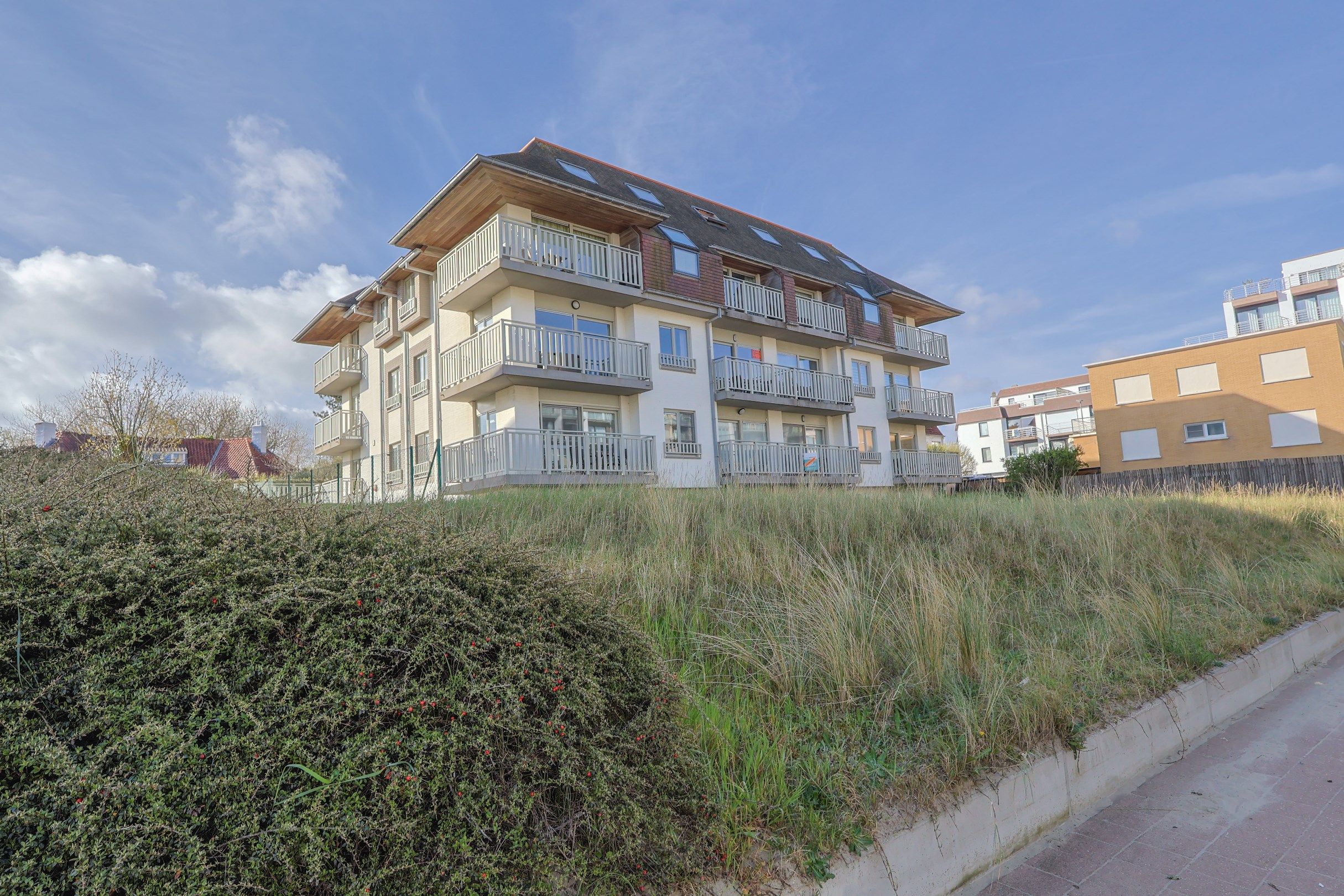 Duplex appartement met 3 volwaardige slaapkamers én autostaanplaats, vlak bij zee! foto 15
