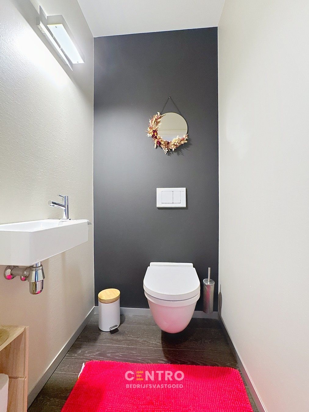 Prachtig BEDRIJFSPAND, bestaande uit MAGAZIJN (576m2 + tussenverdieping), BURELEN en instapklare, alleenstaande WONING. Op ambachtelijke zone te Aalter. foto 20